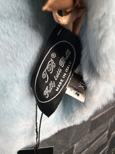 Carica l'immagine nel visualizzatore di Gallery, Trilly Tutti Brilli – Cappottino Blu con Peluche Azzurro e Fiocco XL