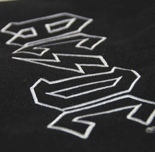 Carica l'immagine nel visualizzatore di Gallery, Felpa AC/DC: Rock ‘n’ Roll in Stile ‘Back in Black’ per il Tuo Cane