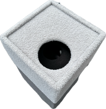 Carica l'immagine nel visualizzatore di Gallery, Torre Relax Bouclé Bicolor per Gatti – Cuccia con Tiragraffi e Vani