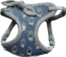 Carica l'immagine nel visualizzatore di Gallery, Pettorina in Jeans con Fiocco