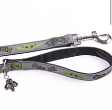 Carica l'immagine nel visualizzatore di Gallery, Set Pettorina e Guinzaglio Baby Yoda: Il Tuo Cane in Stile Galattico con ‘The Child