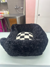 Carica l'immagine nel visualizzatore di Gallery, Cuccia Deluxe in Peluche per Cani e Gatti - Comfort e Stile in 50x40 cm