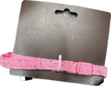 Carica l'immagine nel visualizzatore di Gallery, Collare Rosa per Gatto con Ciondolo Onigiri