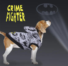 Carica l'immagine nel visualizzatore di Gallery, Felpa Batman Graffiti: Lo Stile Urbano del Cavaliere Oscuro per il Tuo Cane