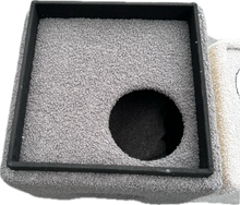 Carica l'immagine nel visualizzatore di Gallery, Torre Relax Bouclé Bicolor per Gatti – Cuccia con Tiragraffi e Vani