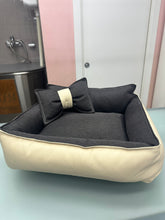 Carica l'immagine nel visualizzatore di Gallery, Cuccia Elegance con Fiocco e Cuscino Sfoderabile - Made in Italy