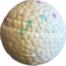 Carica l'immagine nel visualizzatore di Gallery, Pallina in Gomma Naturale: Il Gioco Perfetto per il Tuo Cane Attivo