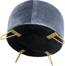 Carica l'immagine nel visualizzatore di Gallery, Cuccia Velvet Chic in Velluto Grigio – Eleganza e Comfort per Gatti e Cani di Piccola Taglia