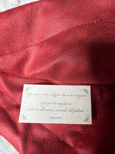 Carica l'immagine nel visualizzatore di Gallery, Plaid Morbidissimo Artigianale Made in Italy – Rosso & Bouclé