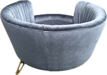 Carica l'immagine nel visualizzatore di Gallery, Cuccia Velvet Chic in Velluto Grigio – Eleganza e Comfort per Gatti e Cani di Piccola Taglia