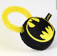 Carica l'immagine nel visualizzatore di Gallery, Gioco Dentale Batman: L’Eroe Oscuro per il Tuo Cane