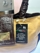 Carica l'immagine nel visualizzatore di Gallery, Trasportino Elegante in Pelle per Cani e Gatti Made in Italy