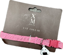 Carica l'immagine nel visualizzatore di Gallery, Collare Rosa per Gatto con Ciondolo Onigiri