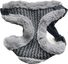 Carica l'immagine nel visualizzatore di Gallery, Pettorina in Peluche Grigio con Finitura a Maglia