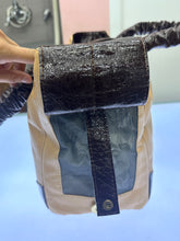 Carica l'immagine nel visualizzatore di Gallery, Trasportino Elegante in Pelle per Cani e Gatti Made in Italy