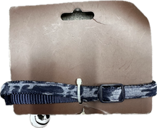 Carica l'immagine nel visualizzatore di Gallery, Collare per Gatto con Campanellino e Motivo Fantasia