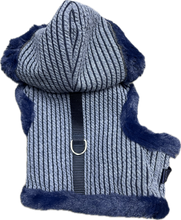 Carica l'immagine nel visualizzatore di Gallery, Maglioncino con cappuccio foderato in pelliccia sintetica - Blu