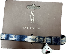 Carica l'immagine nel visualizzatore di Gallery, Collare per Gatti in Tessuto Denim con Charm Campanella a Forma di Onigiri