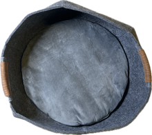 Carica l'immagine nel visualizzatore di Gallery, Cuccia in Feltro con Cuscino Morbido - Grigio