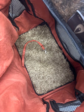 Carica l'immagine nel visualizzatore di Gallery, Borsa Trasportino Elegante in Pelliccia Sintetica per Cani e Gatti