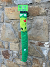 Carica l'immagine nel visualizzatore di Gallery, Serpente Nascondi-Premi Sonoro: Il Gioco Perfetto per Cani Curiosi