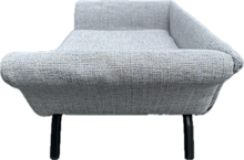 Carica l'immagine nel visualizzatore di Gallery, Divanetto Modern Chic per Cani e Gatti – Grigio Elegante