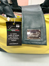 Carica l'immagine nel visualizzatore di Gallery, Trasportino Elegante in Pelle per Cani e Gatti Made in Italy