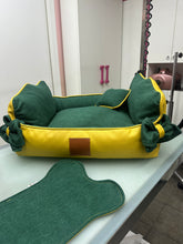 Carica l'immagine nel visualizzatore di Gallery, Set Cuccia Deluxe Sfoderabile con Sottociotola e Porta Giochi - Made in Italy