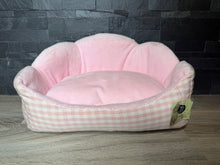 Carica l'immagine nel visualizzatore di Gallery, Cuccia Rosa Morbida con Cuscino – Made in Italy