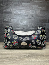 Carica l'immagine nel visualizzatore di Gallery, Cuccia Luxury Skull con Cuscino Morbido – Made in Italy