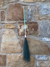 Carica l'immagine nel visualizzatore di Gallery, Bacchetta Gioco per Gatti con Coda Morbida e Campanellino – 75 cm