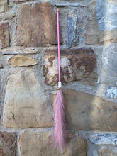 Carica l'immagine nel visualizzatore di Gallery, Bacchetta Pink Luxury Feather per Gatti con Campanellino 70 cm