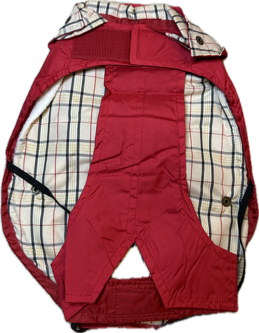 Impermeabile rosso con fodera in pile e motivo tartan