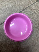Carica l'immagine nel visualizzatore di Gallery, Ciotola per Cani e Gatti in Plastica Fucsia – Diametro 12 cm
