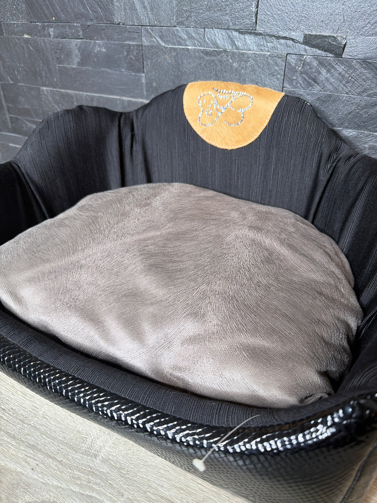 Cuccia Luxury Nera con Cuscino Reversibile – Made in Italy