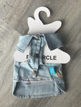 Carica l'immagine nel visualizzatore della galleria, Giubbottino Jeans Howdy per Cani – Denim Azzurro – XS 25 cm
