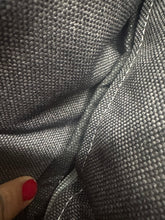 Carica l&#39;immagine nel visualizzatore di Gallery, Cuccia Elegance con Fiocco e Cuscino Sfoderabile - Made in Italy
