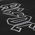 Carica l'immagine nel visualizzatore della galleria, Felpa AC/DC: Rock ‘n’ Roll in Stile ‘Back in Black’ per il Tuo Cane
