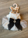 Carica l'immagine nel visualizzatore della galleria, Abitino Elegance Bow per Cani con Fiocco Nero – XS 25 cm

