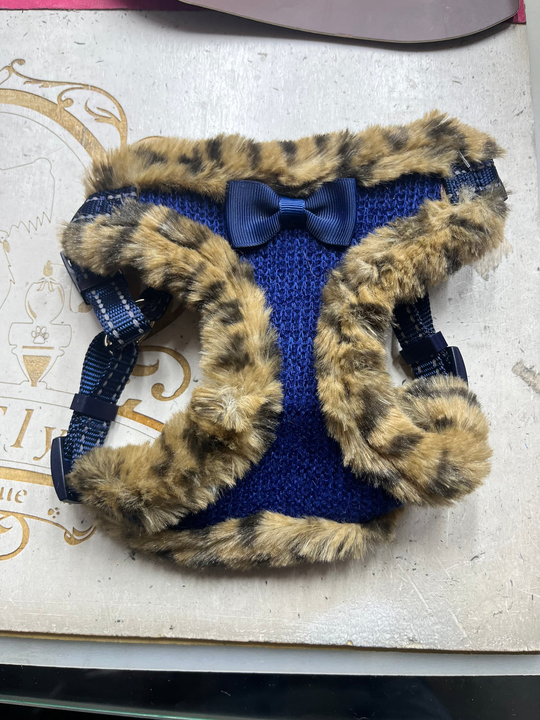Pettorina Glamour Leopardata con Fiocco per Cani e Gatti XS