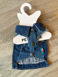 Carica l'immagine nel visualizzatore della galleria, Giubbottino Jeans per Cani – Denim Classic XS 25 cm
