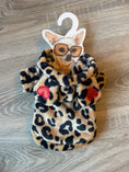 Carica l'immagine nel visualizzatore della galleria, Cappottino Leopardato per Cani – Wild Chic XS 25 cm
