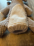 Carica l'immagine nel visualizzatore della galleria, Elefante Porta-Bottiglia per Cani – Peluche Interattivo con Rumore di Plastica
