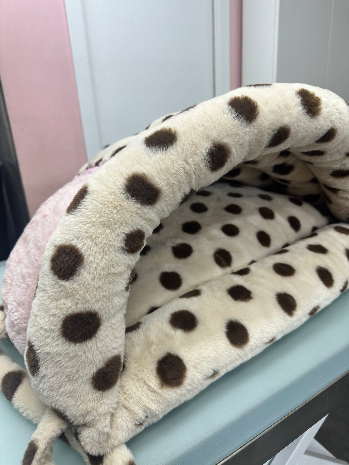 Cuccia Sacco Nanna "Polka Dream" per Cani di Taglia Media - Comfort e Stile da Portare Ovunque!