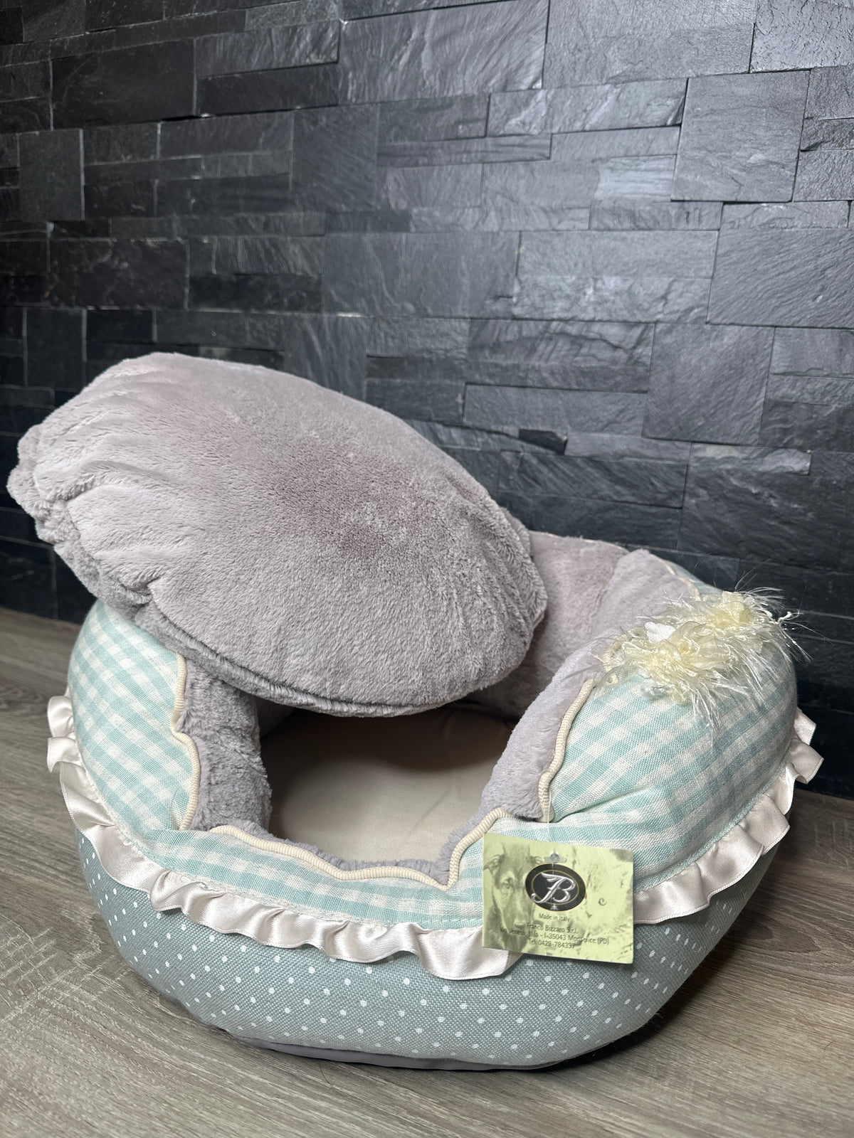 Cuccia Romantica Verde Acqua con Volant e Cuscino Morbido – Made in Italy