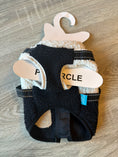 Carica l'immagine nel visualizzatore della galleria, Gilet Teddy B. per Cani con Pettorina Integrata – XS 25 cm
