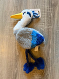 Carica l'immagine nel visualizzatore della galleria, Airone Azzurro – Peluche Sonoro per Cani con Rumore di Plastica
