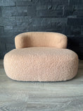 Carica l'immagine nel visualizzatore della galleria, Cuccia Bouclé Soft Cream – Design Moderno in Tessuto Orsetto per Cani e Gatti
