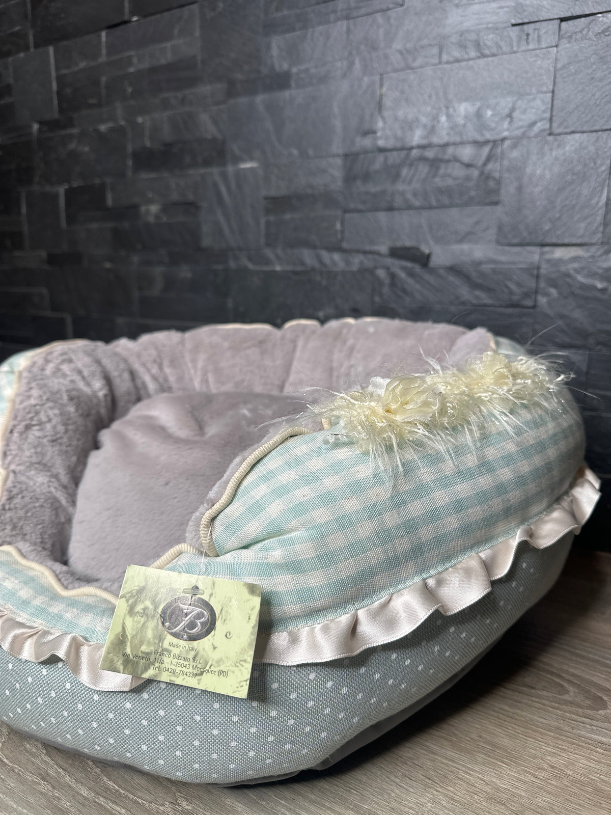Cuccia Romantica Verde Acqua con Volant e Cuscino Morbido – Made in Italy