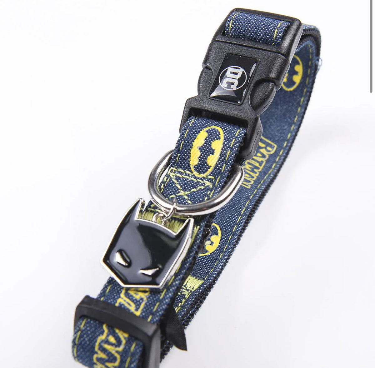 Set Collare e Guinzaglio Batman: Potenza e Stile del Cavaliere Oscuro per il Tuo Cane